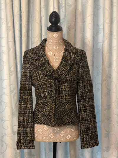 Rafaella Ruffle-Collar Blazer Y2K by Rafaella — pre-loved on Thrifted.mt