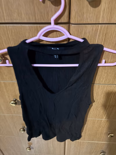 Black V-Neck Sleeveless Choker Top — pre-loved on Thrifted.mt