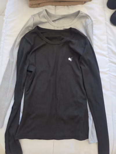 Set di maglie a maniche lunghe a costine by SHEIN — pre-loved on Thrifted.mt