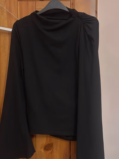 Black Long Sleeve Draped Top by SHEIN — pre-loved on Thrifted.mt