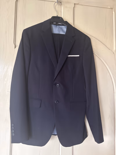 Smart Navy Two-Piece Suit — pre-loved on Thrifted.mt