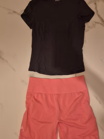 Oner activewear workout set by Oner Active — pre-loved on Thrifted.mt
