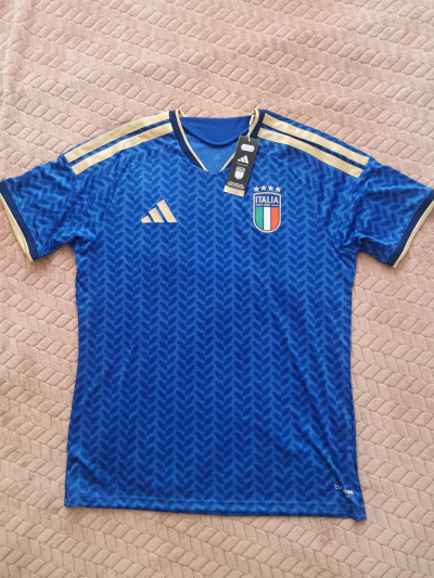 Camiseta de fútbol Adidas Italia by Adidas — pre-loved on Thrifted.mt