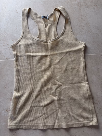 Ribbed racerback tank top by Stradivarius — pre-loved on Thrifted.mt