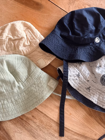 Set of four baby hats — pre-loved on Thrifted.mt