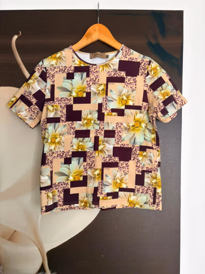 Maglietta con motivo floreale di Nina Ricci by Nina Ricci — pre-loved on Thrifted.mt