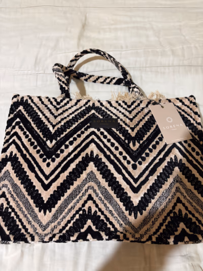 Sorena Zigzag Pattern Fringe Tote Bag — pre-loved on Thrifted.mt