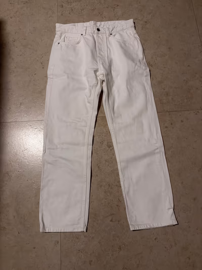 Classic white denim jeans by Zara — pre-loved on Thrifted.mt