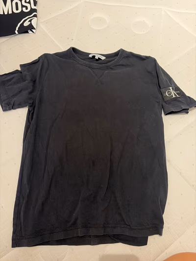 Black Calvin Klein logo t-shirt by Calvin Klein — pre-loved on Thrifted.mt
