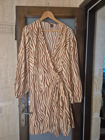 SHEIN Clasi Plus Zebra Stripe Knot Side Wrap Dress — pre-loved on Thrifted.mt