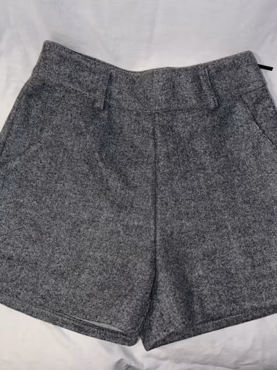 Grey textured tailored shorts — pre-loved on Thrifted.mt