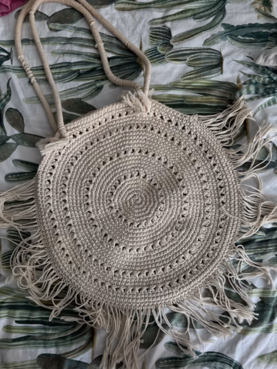 Cream Round Crochet Fringe Tote by Handmade — pre-loved on Thrifted.mt