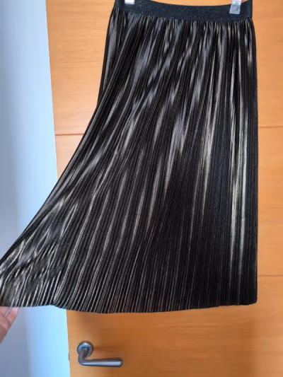 gonna midi plissettata metallizzata — pre-loved on Thrifted.mt