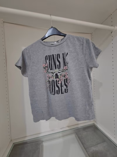 Guns N' Roses graphic tee by Guns N' Roses — pre-loved on Thrifted.mt