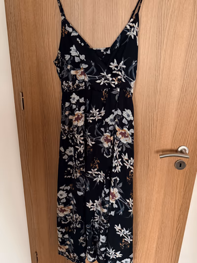 Floral midi camisole dress — pre-loved on Thrifted.mt