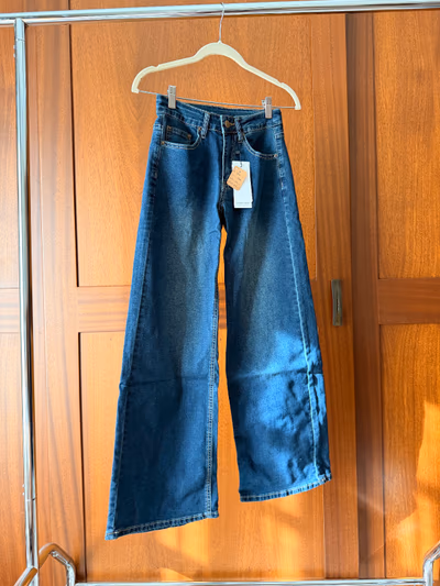 Vaqueros Dazy de Shein — pre-loved on Thrifted.mt