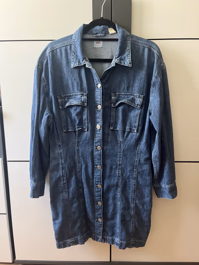 Levi's Denim Shirt Dress by Levi's — pre-loved on Thrifted.mt