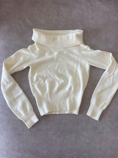 White cowl neck knitted jumper — pre-loved on Thrifted.mt