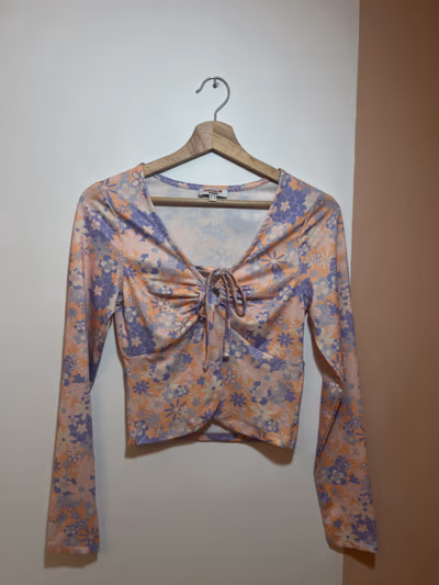 Floral Print Long SleeveButterfly Top by DON'T CALL ME Jennyfer — pre-loved on Thrifted.mt