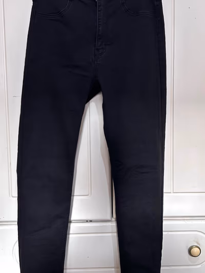 Pull&Bear Black Skinny Jeans by Pull&Bear — pre-loved on Thrifted.mt
