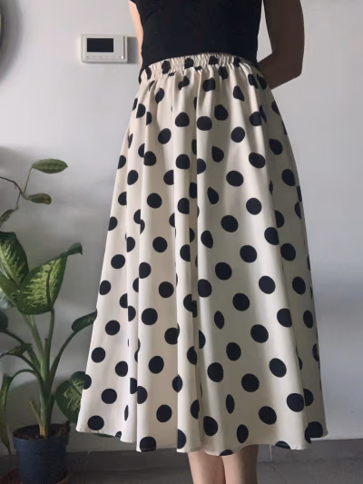 Vintage Polka dot midi skirt by UNF — pre-loved on Thrifted.mt