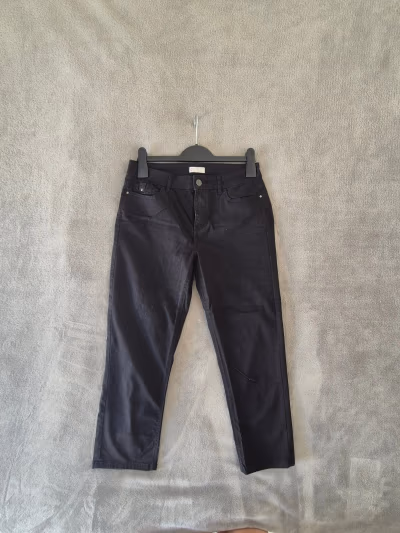 Esprit Black Cropped Pants EU36/ UK8 by Esprit — pre-loved on Thrifted.mt