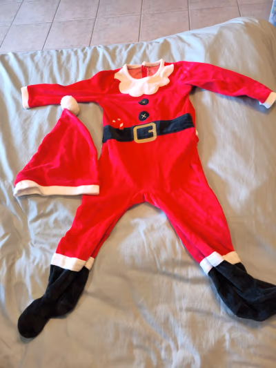 Baby Santa Claus Christmas Outfit by Inextenso — pre-loved on Thrifted.mt