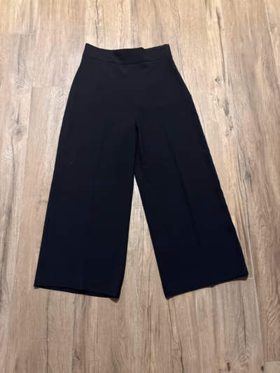 Black Wide Leg Tailored Trousers by Zara — pre-loved on Thrifted.mt