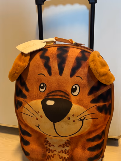 Okiedog Tiger Rolling Kids Suitcase by Okiedog — pre-loved on Thrifted.mt