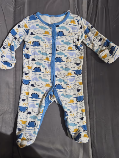 Baby boys dinosaur print sleepsuit — pre-loved on Thrifted.mt