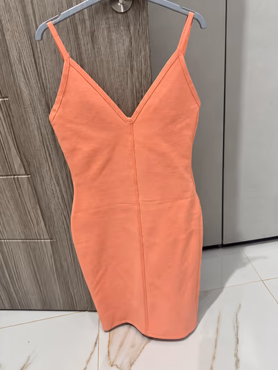 Peach mini bandage dress — pre-loved on Thrifted.mt