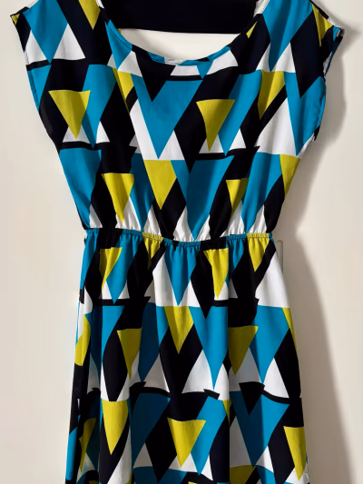 Geometric Print Mini Dress with open back — pre-loved on Thrifted.mt