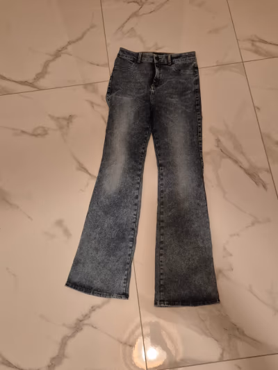Fitjeans blue wash flared jeans by Fitjeans — pre-loved on Thrifted.mt
