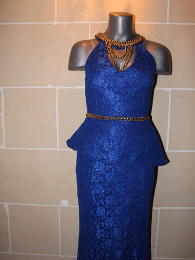 Abito da sera in pizzo blu reale, taglia EU38 by GD Collection — pre-loved on Thrifted.mt