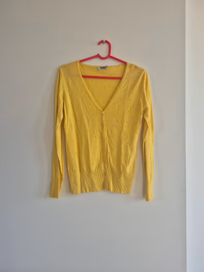 Yellow knitted button-up cardigan by Toffy — pre-loved on Thrifted.mt