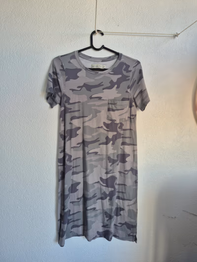 Abercrombie & Fitch camo dress by Abercrombie and Fitch — pre-loved on Thrifted.mt