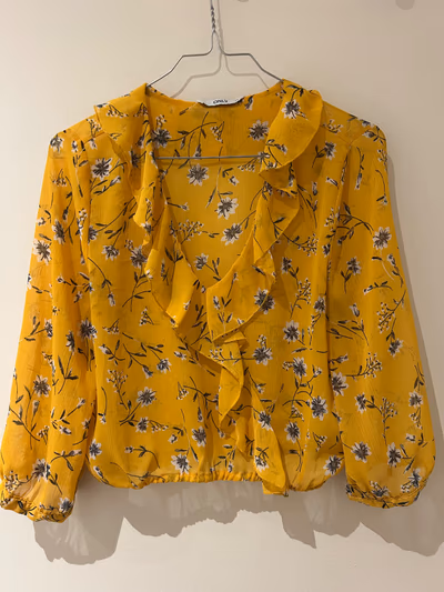 Yellow floral ruffle crop top by ONLY — pre-loved on Thrifted.mt