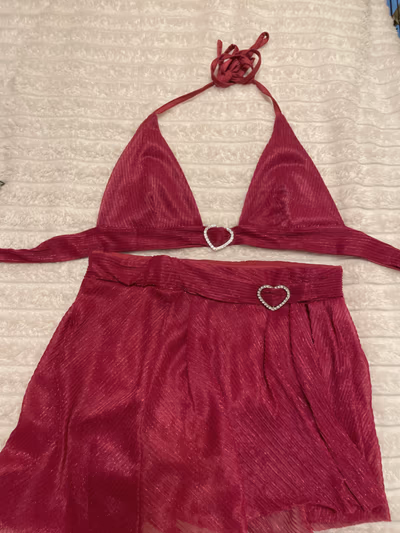 Conjunto coordinado plisado con detalle de corazón — pre-loved on Thrifted.mt