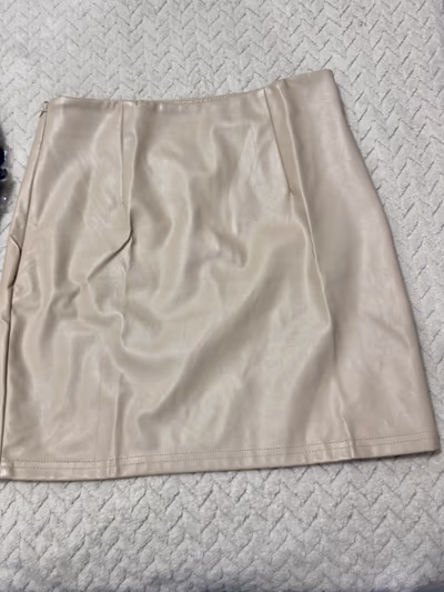Beige faux leather mini skirt — pre-loved on Thrifted.mt
