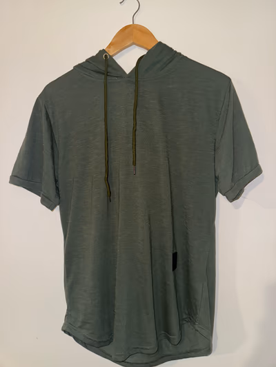 Manfinity Green Short Sleeve Hoodie by Manfinity — pre-loved on Thrifted.mt
