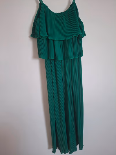 Quiz Green Pleated Jumpsuit by Quiz — pre-loved on Thrifted.mt