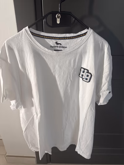 Camiseta con logotipo blanco by Harmont & Blaine — pre-loved on Thrifted.mt