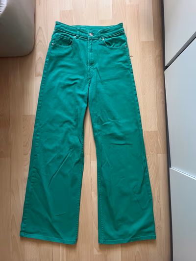 Fun Bright green wide-leg trousers by H&M Divided — pre-loved on Thrifted.mt