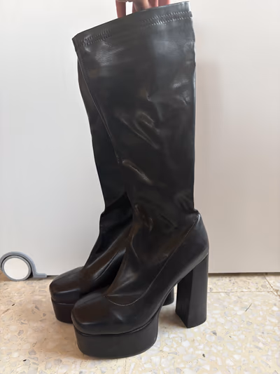 Knee High Platform boots by SHEIN — pre-loved on Thrifted.mt