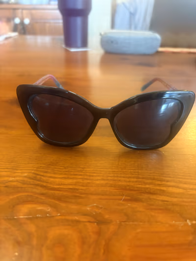 Betsey Johnson Black Butterfly Frame Sunglasses — pre-loved on Thrifted.mt