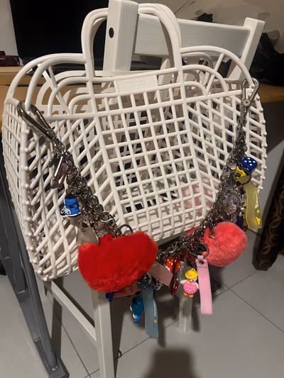 Melissa white plastic basket bag by Melissa — pre-loved on Thrifted.mt