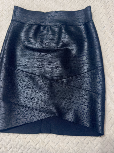 Black metallic textured mini skirt — pre-loved on Thrifted.mt