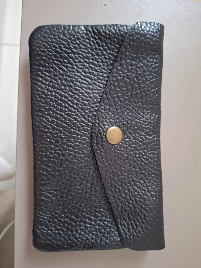 Leather black purse — pre-loved on Thrifted.mt