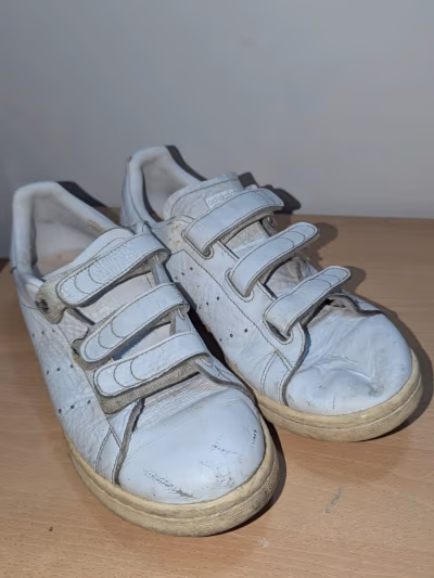 White Velcro Trainers — pre-loved on Thrifted.mt