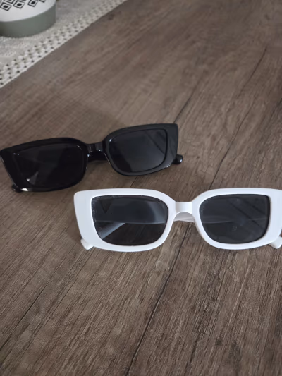 Retro Rectangular Sunglasses Twin Pack — pre-loved on Thrifted.mt